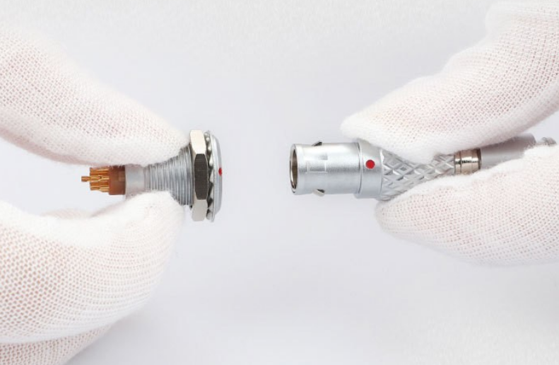 推拉自锁连接器的安装和维护注意事项有哪些？